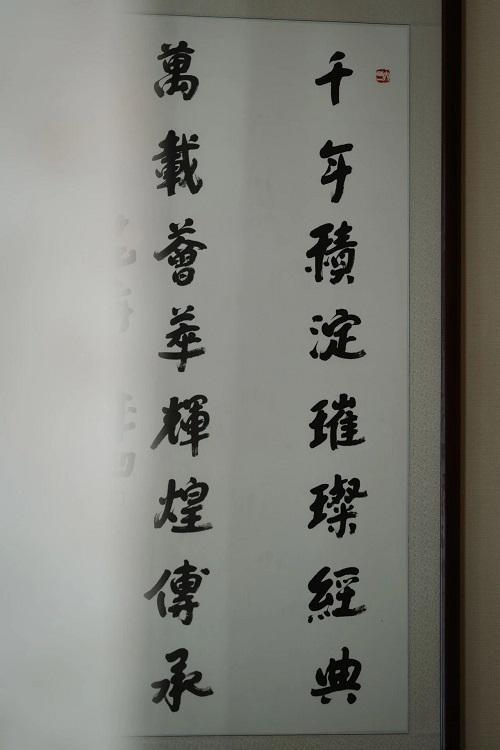 厂凹凸传奇：遇见春天的仪式感AG真人国际来仙游红木家具(图5)